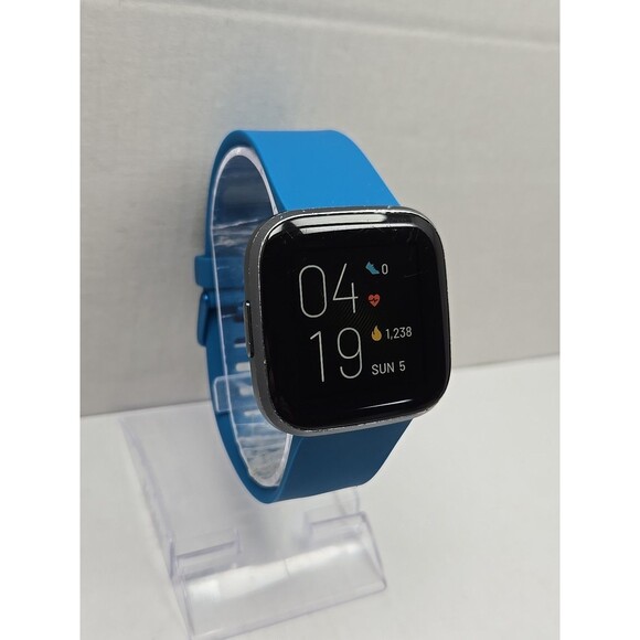 Fitbit Versa 2 Smartwatch Gray 40mm Alexa WR50M Always On Display W/ Charger - Picture 3 of 11